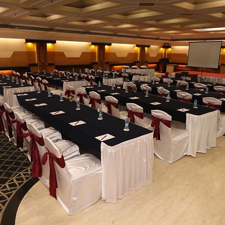 The Piccadily Hotell Lucknow Exteriör bild