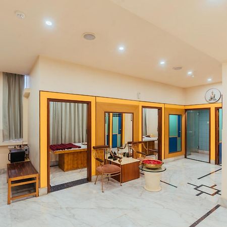 The Piccadily Hotell Lucknow Exteriör bild