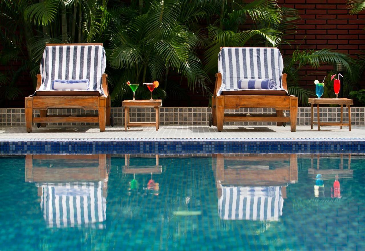 The Piccadily Hotell Lucknow Exteriör bild