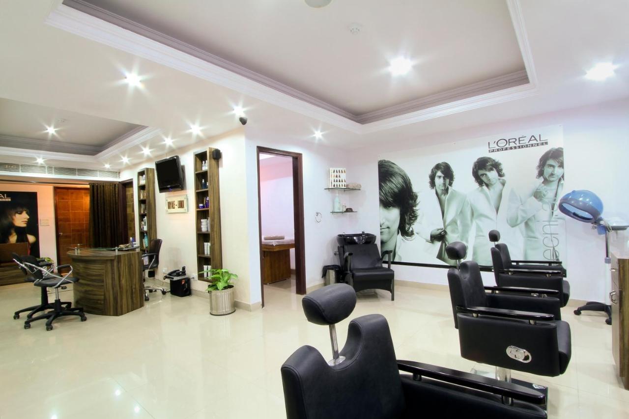 The Piccadily Hotell Lucknow Exteriör bild