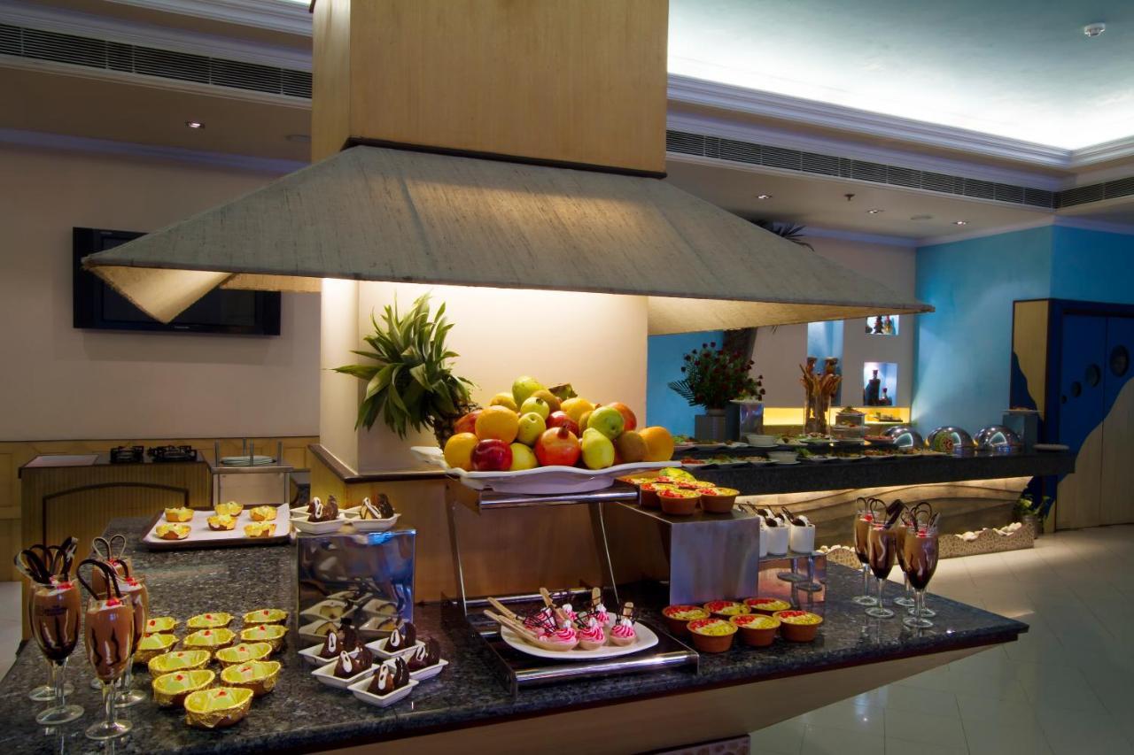 The Piccadily Hotell Lucknow Exteriör bild