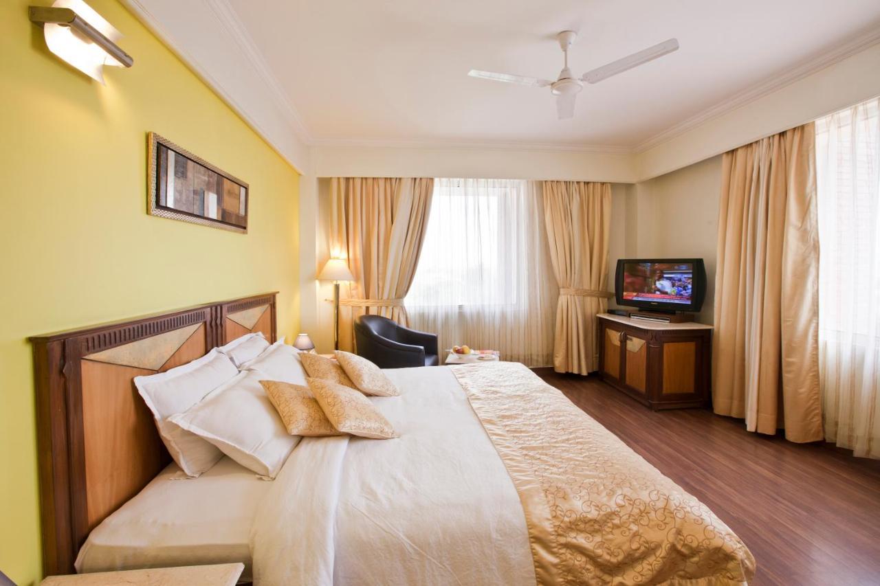 The Piccadily Hotell Lucknow Exteriör bild