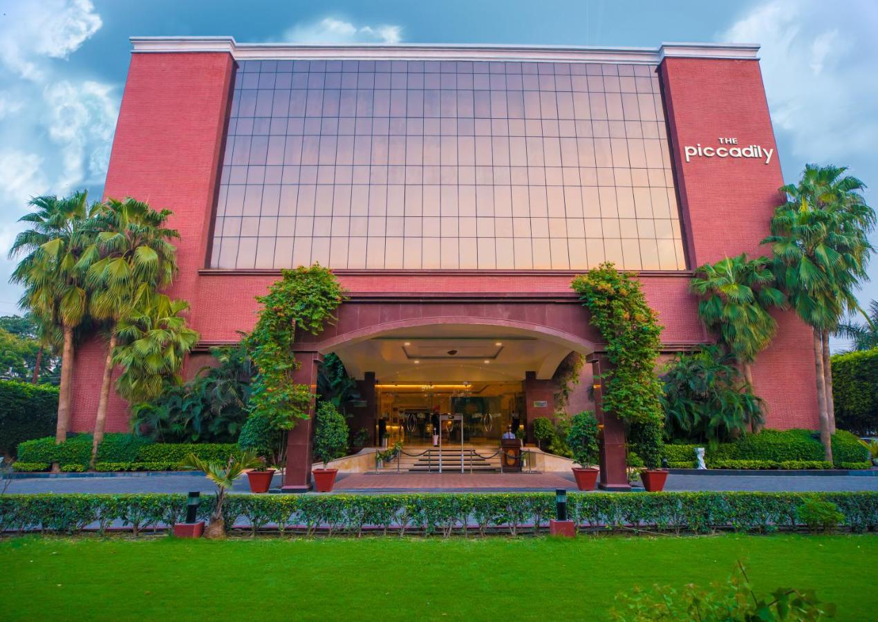 The Piccadily Hotell Lucknow Exteriör bild