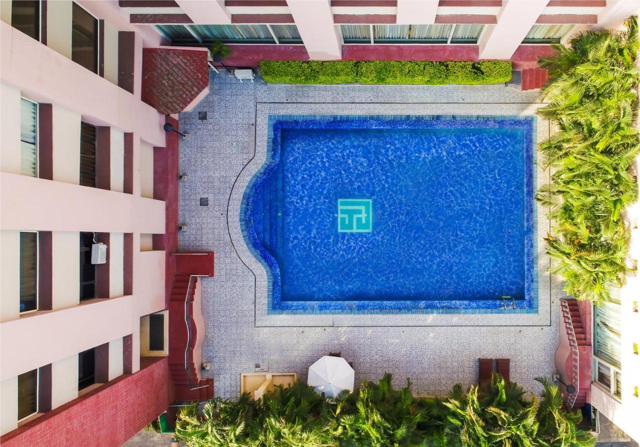 The Piccadily Hotell Lucknow Exteriör bild