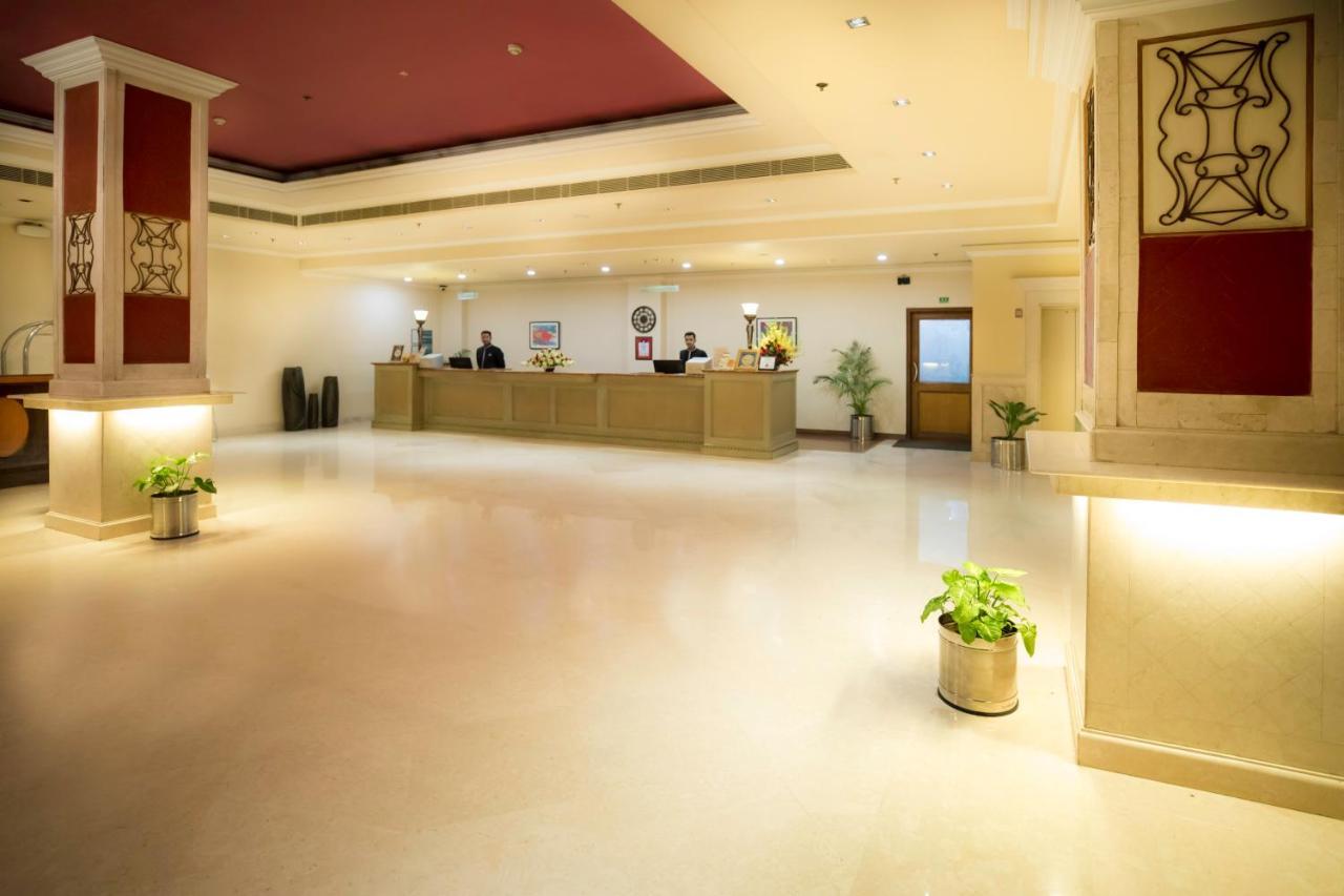 The Piccadily Hotell Lucknow Exteriör bild