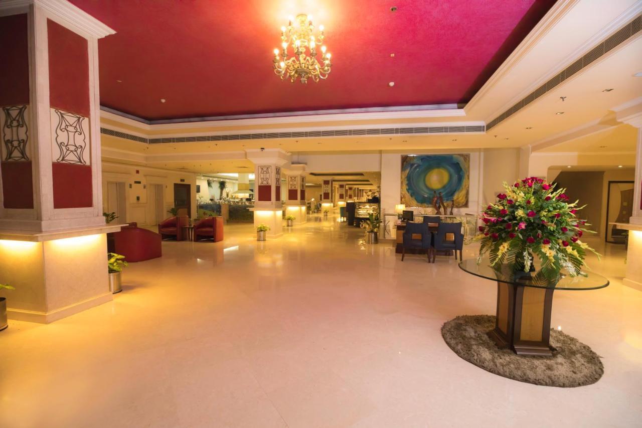 The Piccadily Hotell Lucknow Exteriör bild