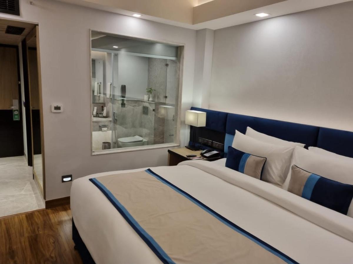 The Piccadily Hotell Lucknow Exteriör bild