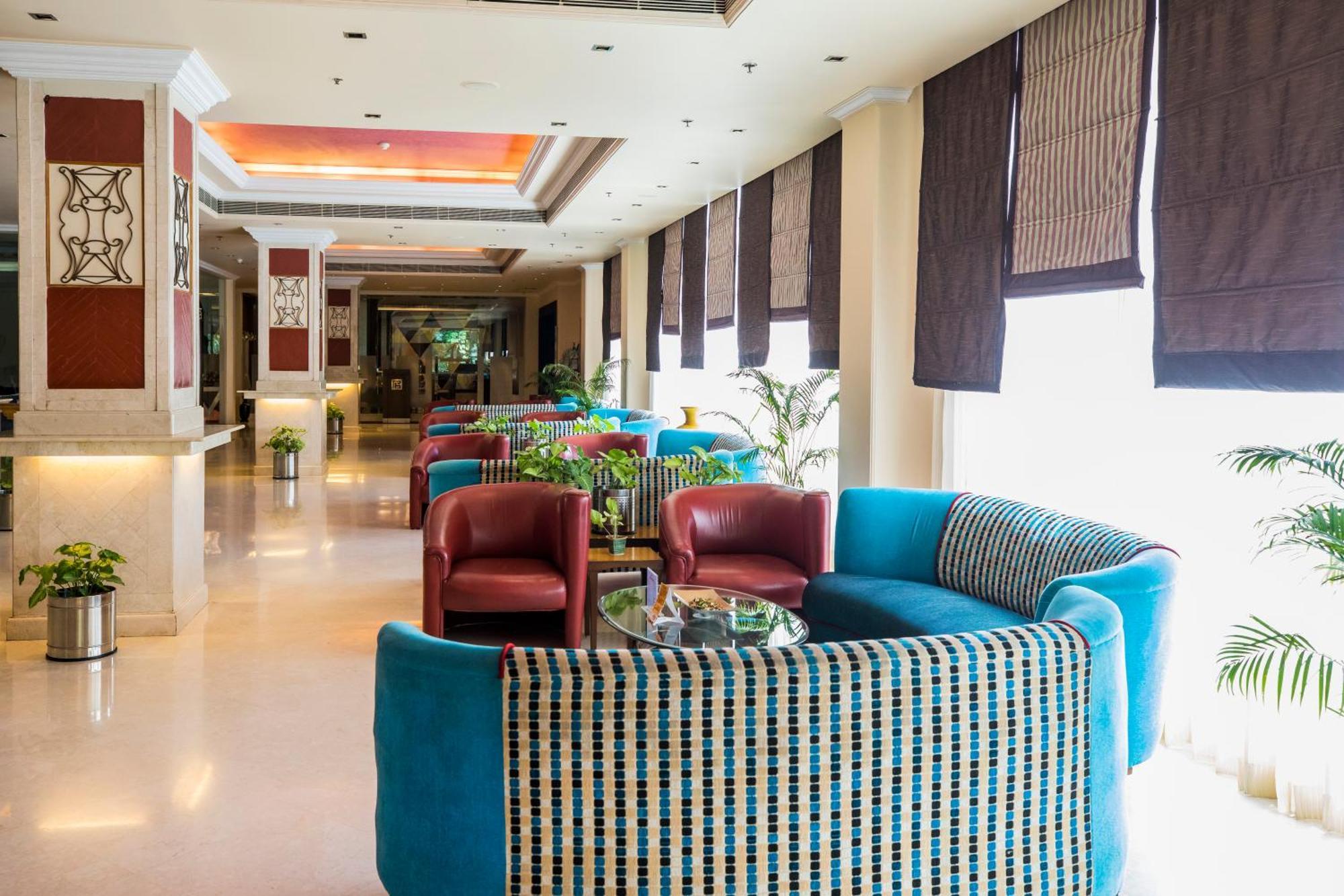 The Piccadily Hotell Lucknow Exteriör bild