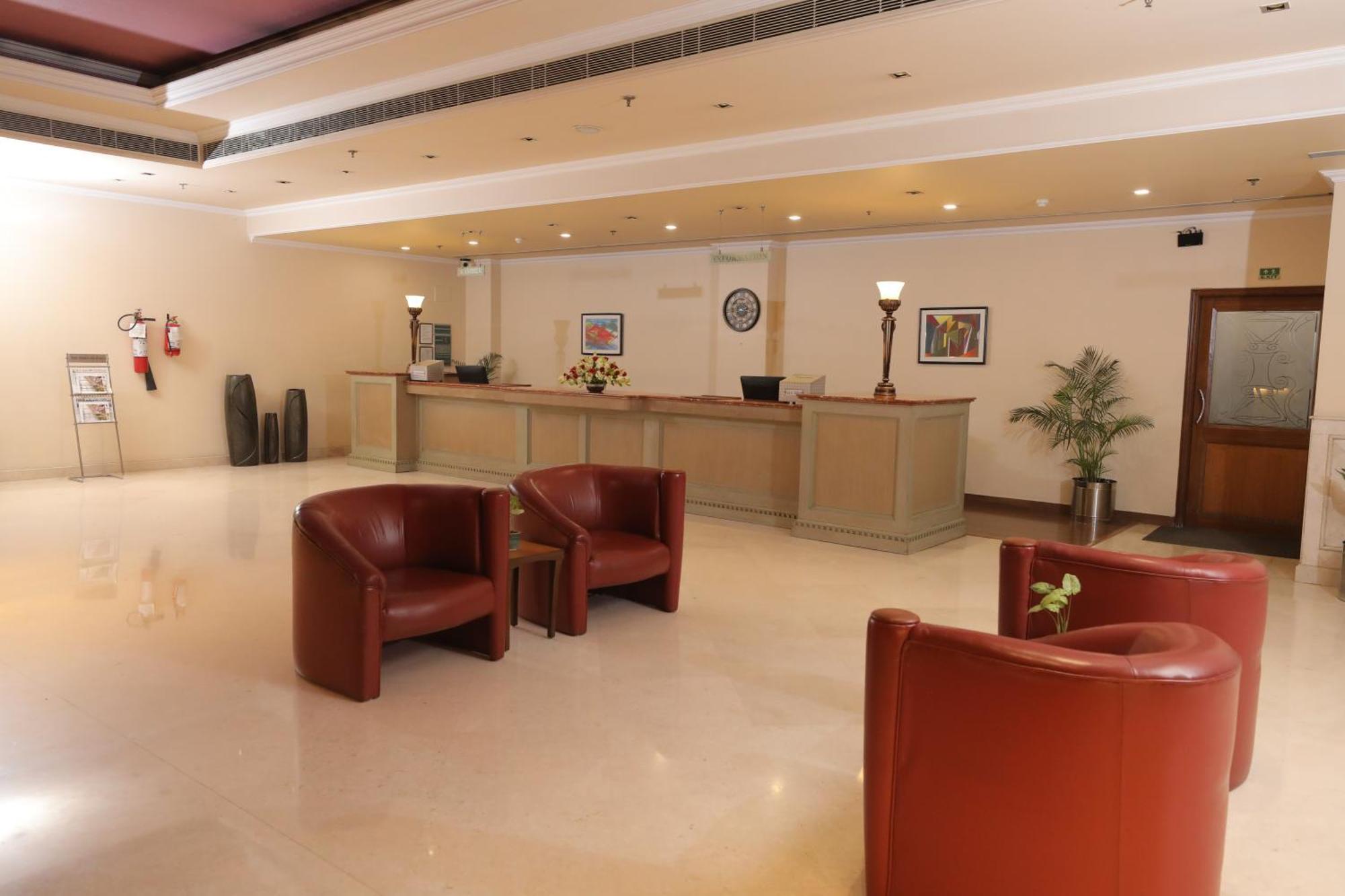 The Piccadily Hotell Lucknow Exteriör bild