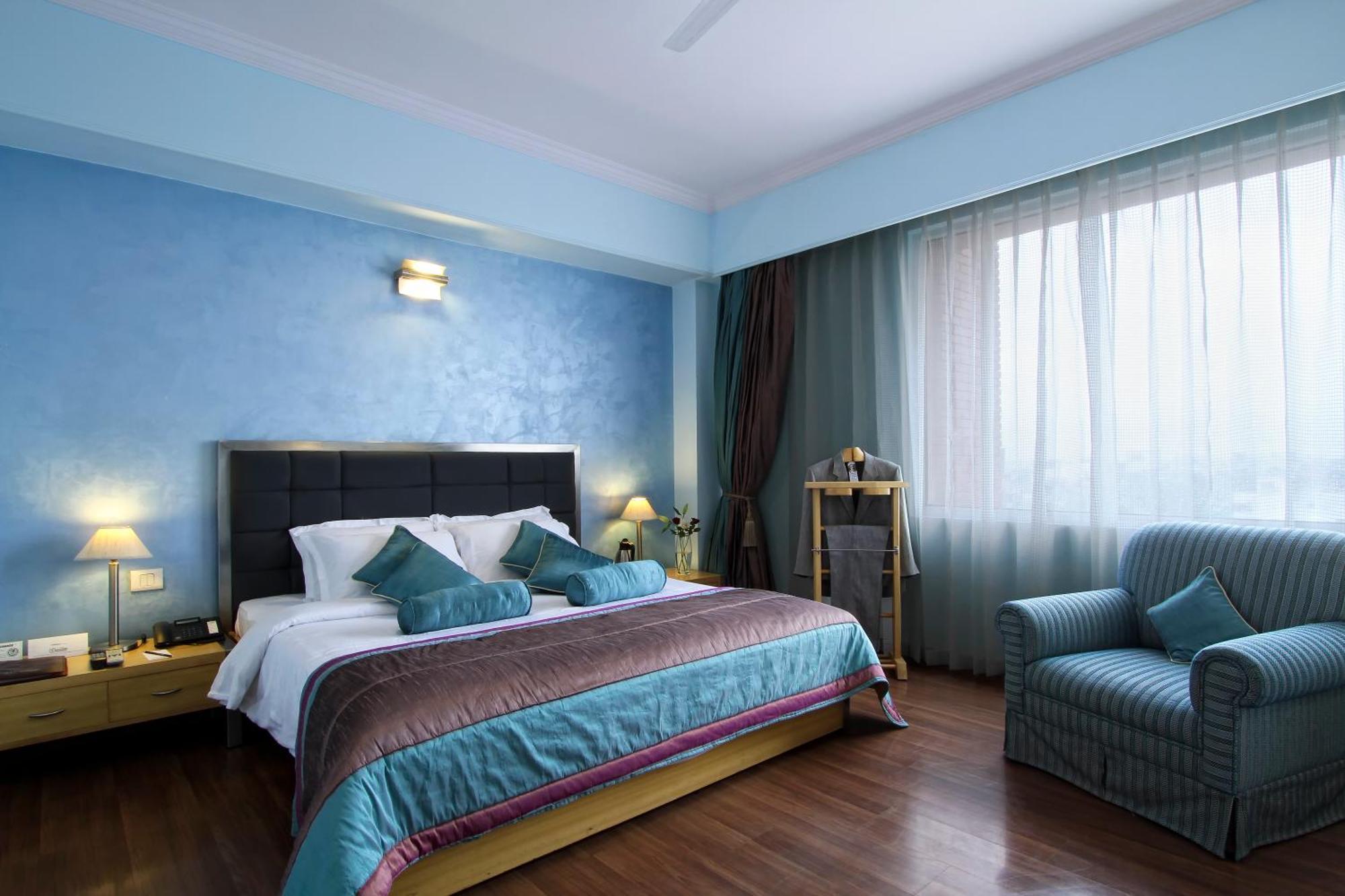 The Piccadily Hotell Lucknow Exteriör bild
