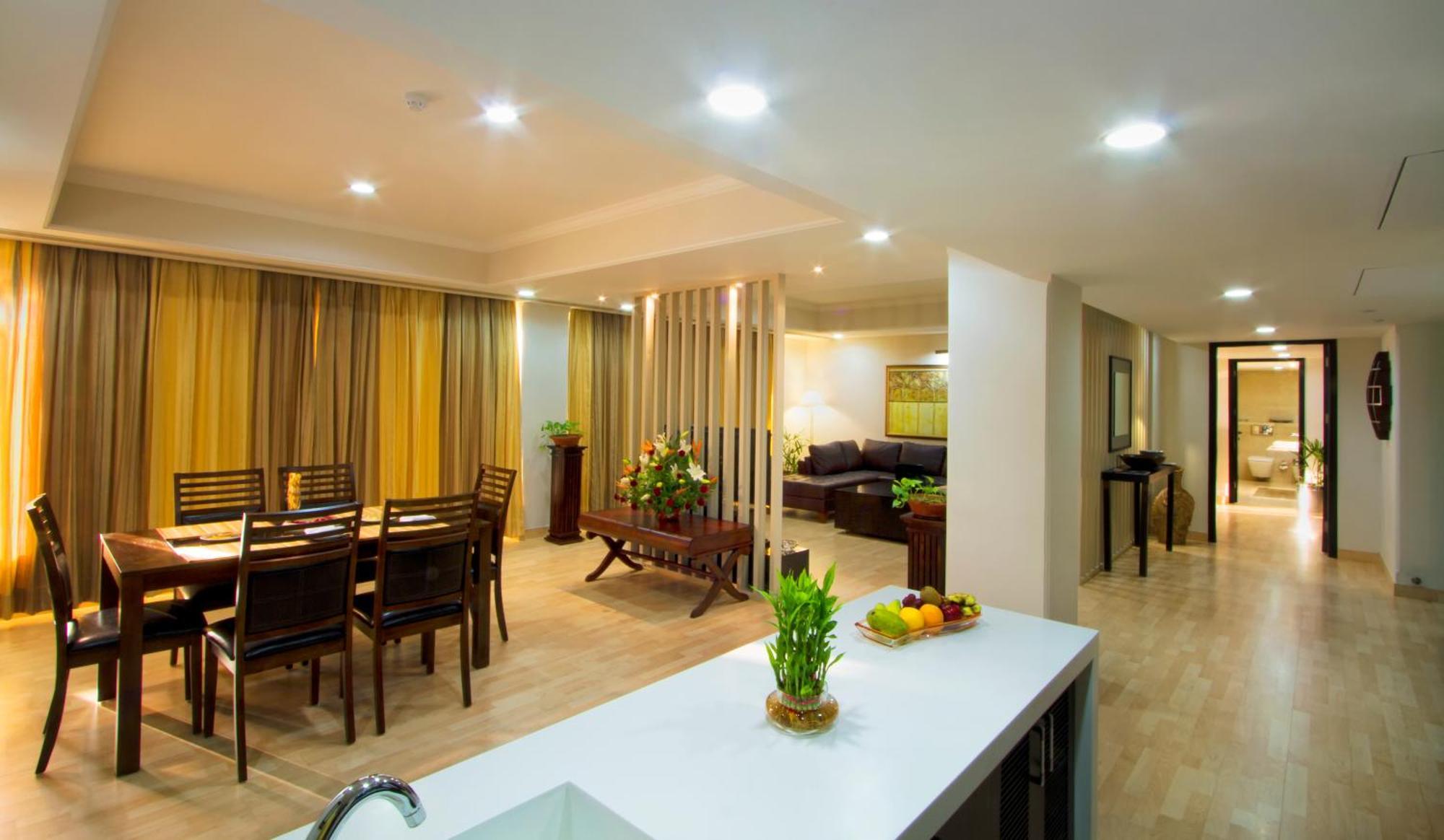 The Piccadily Hotell Lucknow Exteriör bild