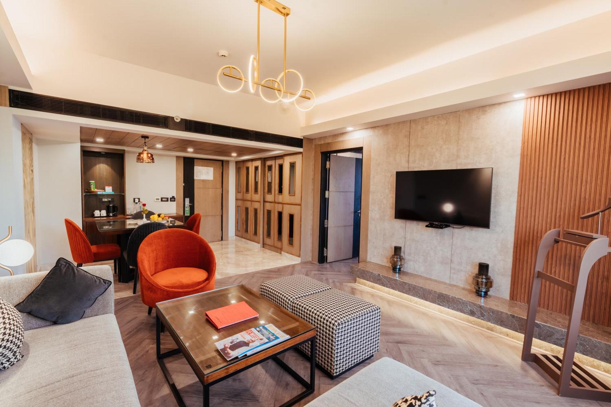 The Piccadily Hotell Lucknow Exteriör bild