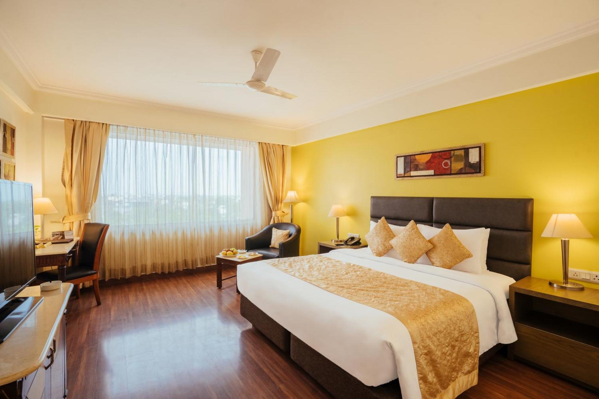 The Piccadily Hotell Lucknow Exteriör bild