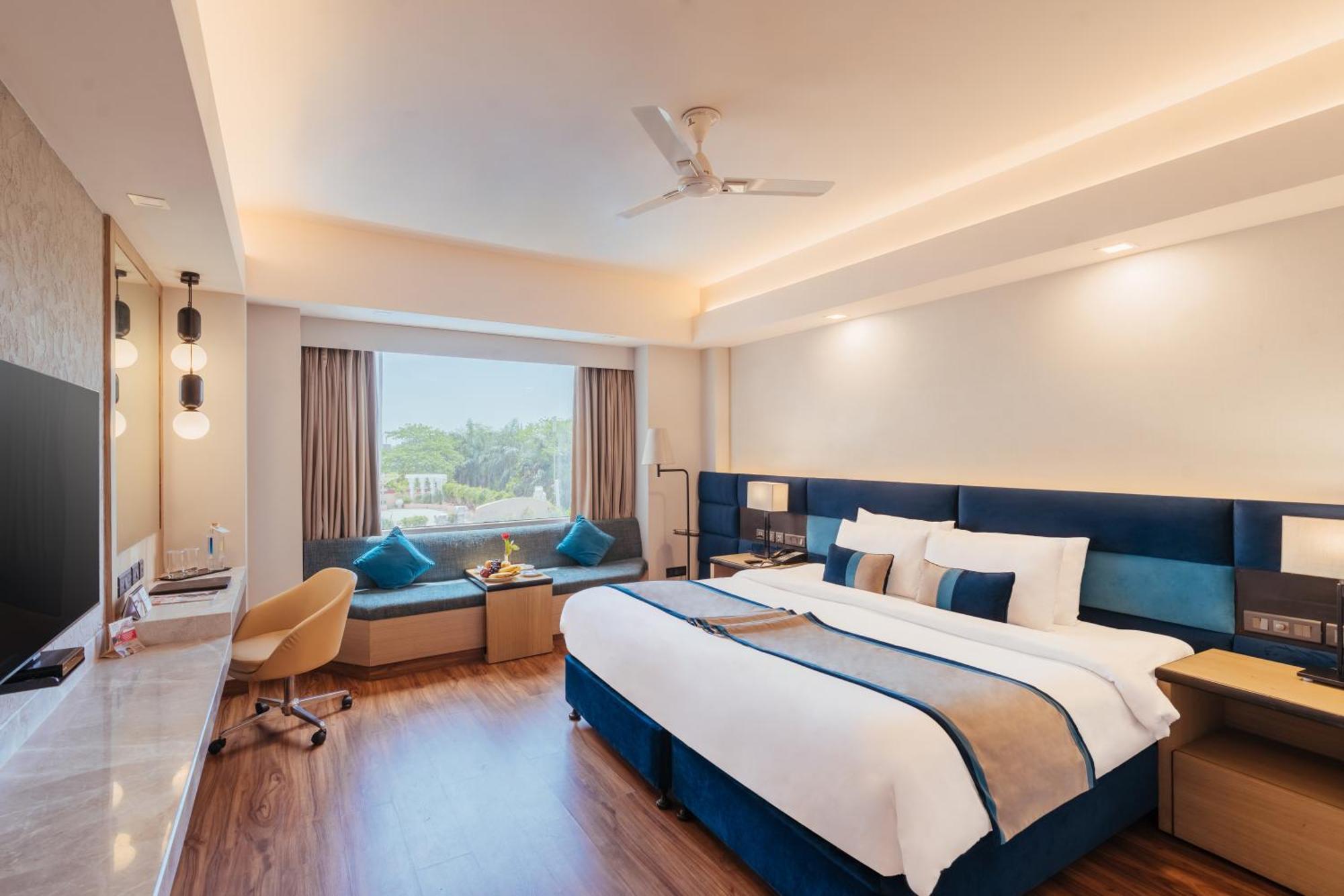 The Piccadily Hotell Lucknow Exteriör bild